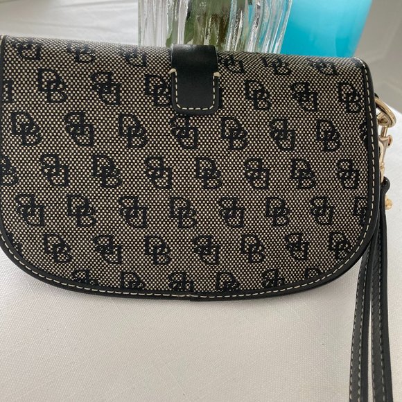 Dooney & Bourke Wristlet - Picture 5 of 8